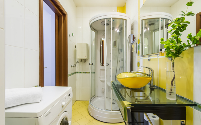 Gm Trekhkomnatnaya U Krasnoy Ploschadi  Apartments