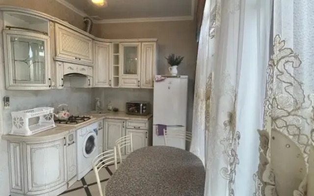 Zhemchuzhina u Morya Flat