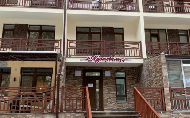Uyutnaya Kvartira S Vidom Na Gory Flat