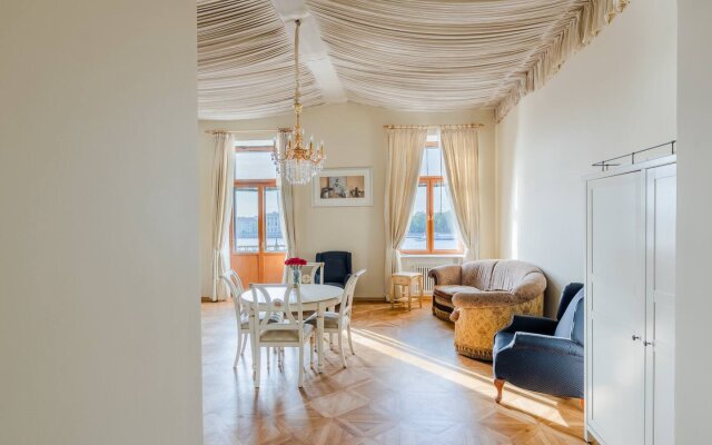 Апартаменты a.m. Rooms Neva Balcony (Angliyskaya Naberezhnaya)