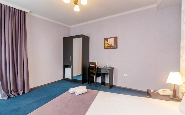 Merlin Hotel