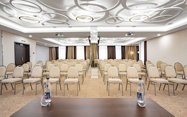 Апарт-Отель Ramada hotel&suites by Wyndham Novosibirsk Zhukovka