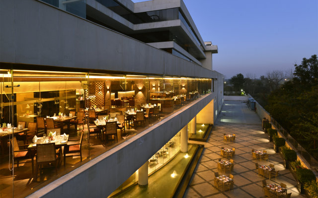 Отель The Lalit Chandigarh