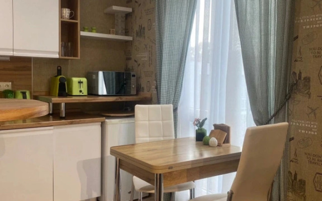 S Balkonom Apartment