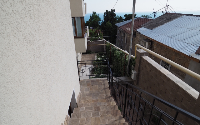 Peyzazh Guest House
