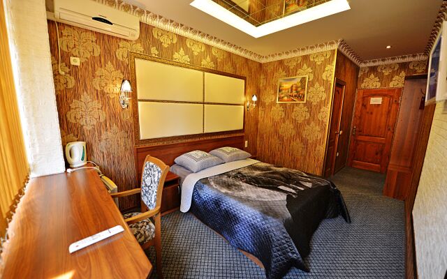 Malibu Guest House