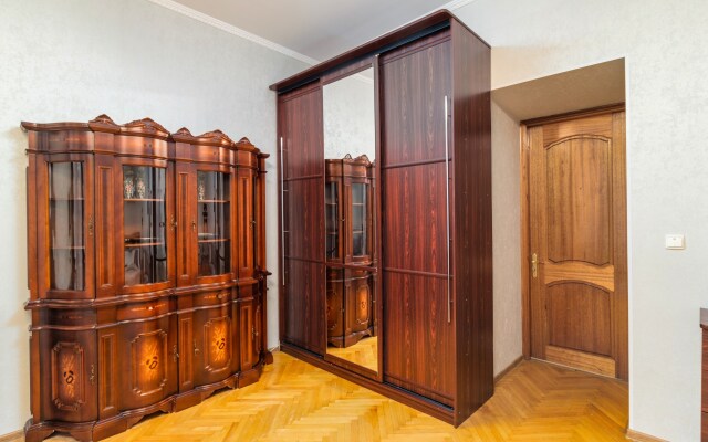 3 Spalni U Nekrasovskogo Sada Apartments