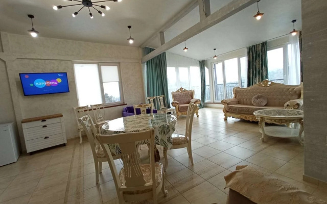 Trekhkomnatnye Lyuks 3 1 Apartments