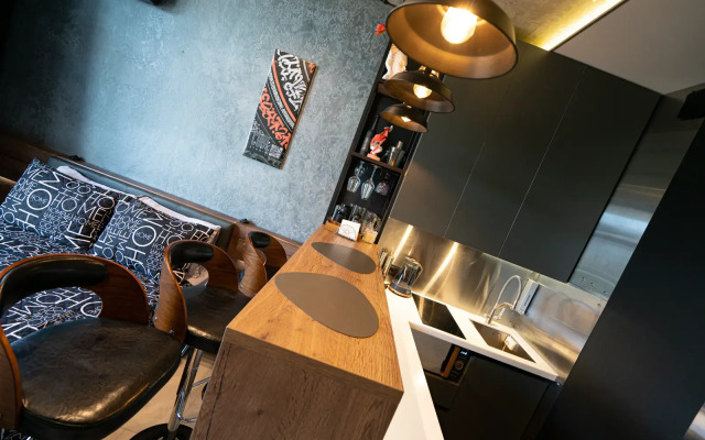 LS-Black Strong S bokovym vidom na more Apartments
