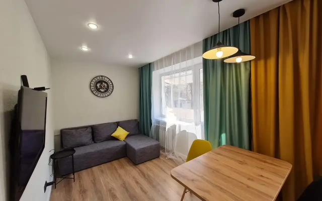 Royal Flat