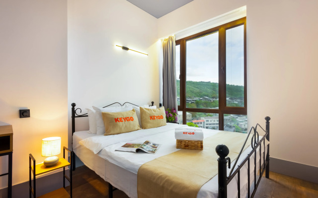 KeyGo #0132 1 Bedroom French Balcony Center Apartments