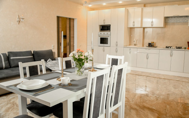 Roskoshnaya v novom dome Flat