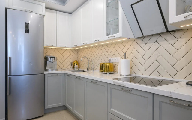 Uyutnaya s dizaynerskim remontom Flat