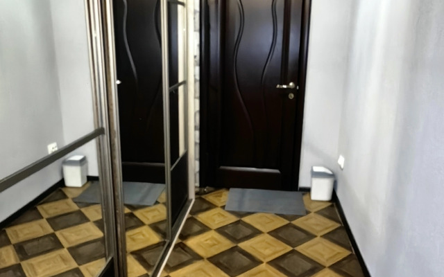 Uyutnaya Trekhkomnatnaya V 18 Kvartale Flat