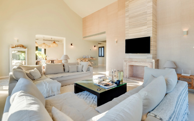 All About Villa La Boheme