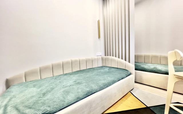 VyDoma na Tyumenskom Arbate s vidom na Bul'var Dzerzhinsko Apartments