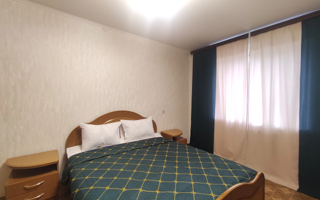 Апартаменты 3-комнатные OCHRE APARTAMENT от Акварель.flat у Нефтегазового университета