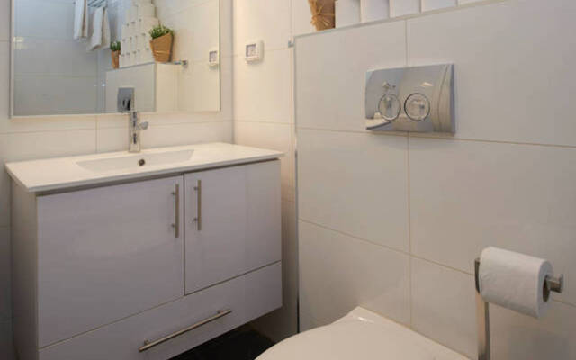 Chic In City Center By Feelhome Apartments