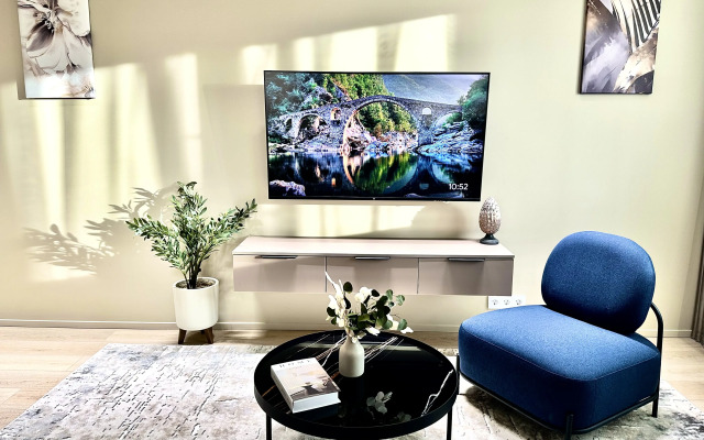 Lyuks S 2-Mya Balkonami I Dizaynerskim Remontom Flat