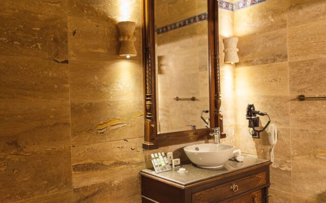 Solo Cave Suites Hotel