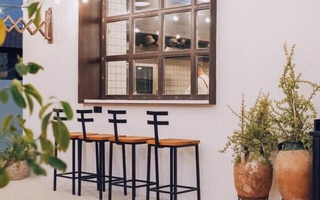 To Be Social House Hotel