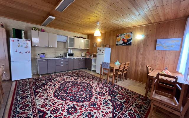 Gostevoy Dom Khadzhokhskiy Dvorik Guest House