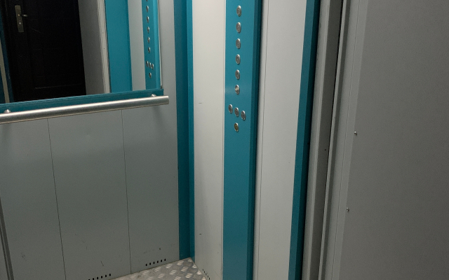 Квартира трехкомнатная в центре полностью оборудована для проживания