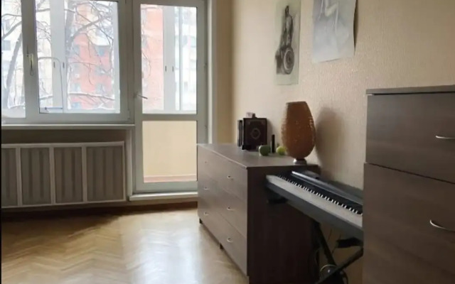Uyutnaya Odnokomnatnaya s Balkonom Flat