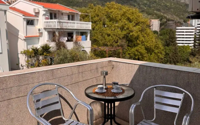 Anora Hotel