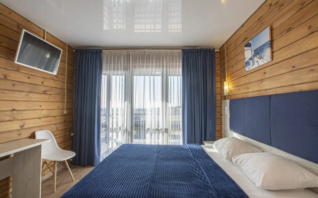 Квартира с балконом отдельным входом и парковкой