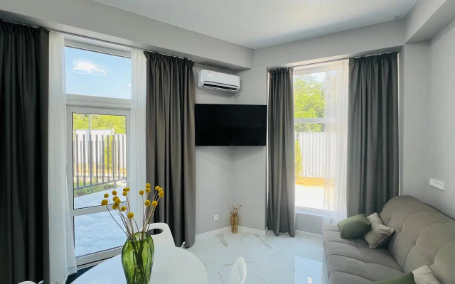 Stilnye Apartamenty S Otdelnym Vkhodom V Apart-Komplekse S Basseynom Apartment