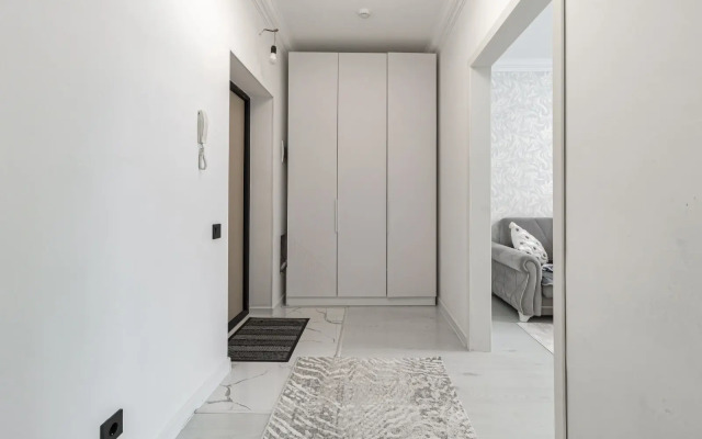 Svetlye Ryadom S Khanshatyrom Apartments