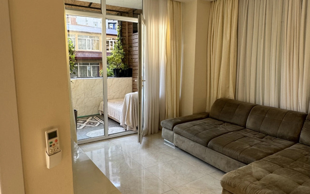 Na Pirosmani Apartments