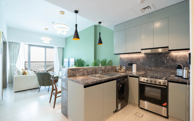 Апартаменты KeyRock Golf Gate | Stylish Retreat + Pool & Gym