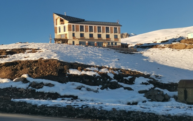 RezoHut Hotel