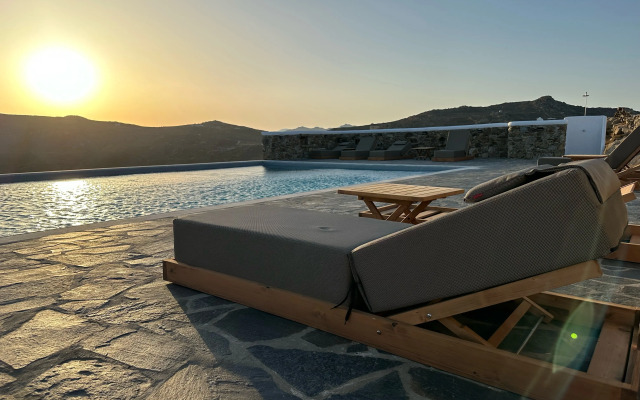 Thronos Suites Hotel