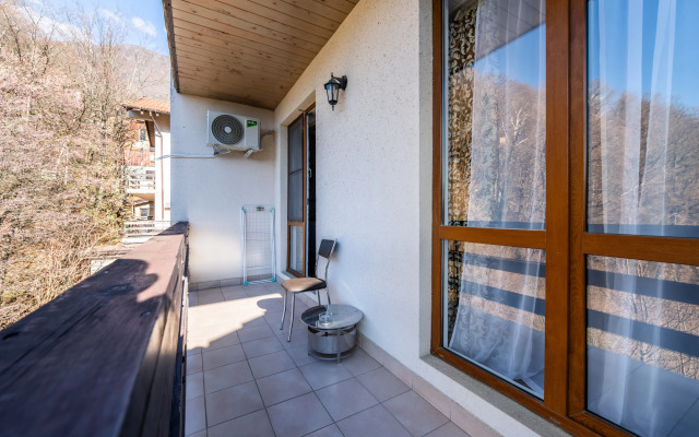 Oplot - Vidovye s odnoj spal'nej i balkonom 7  Apartments