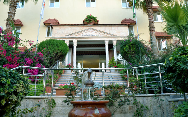 Отель Amra Palace International