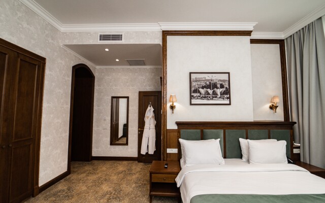 Midway Baku Hotel