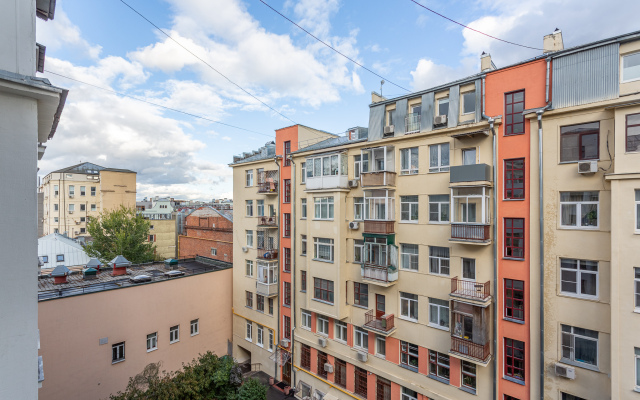 S Dvumya Spalnyami U Krasnoy Ploschadi Apartments