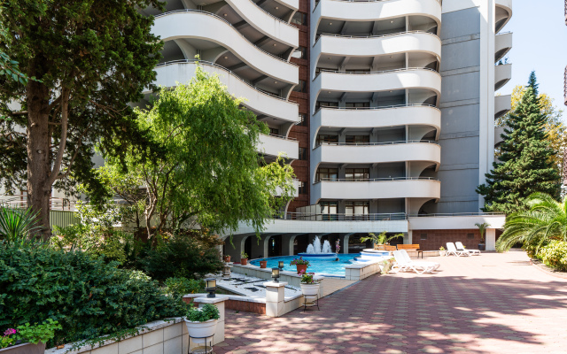 Апартаменты с двумя мастер-спальнями на первой береговой линии