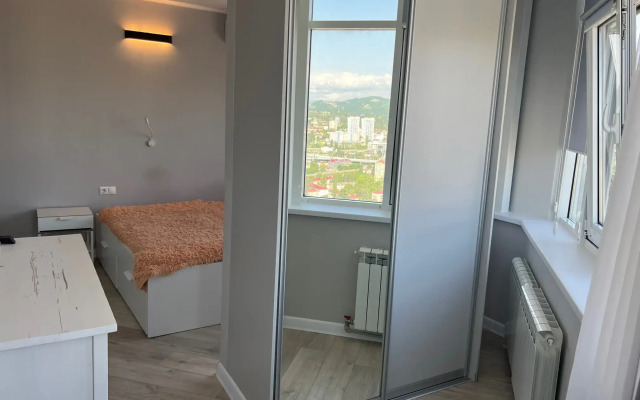 Квартира Уютная Трехкомнатная с Изолированными Спальнями в Центре Сочи