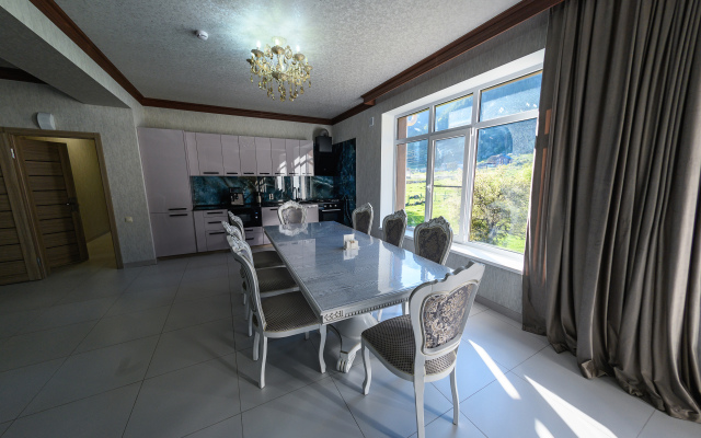 Alyolina Hata Villa