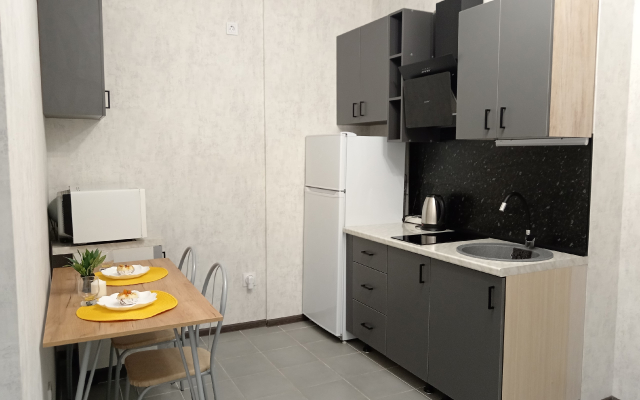 Квартира с панорамными окнами с видом на озеро