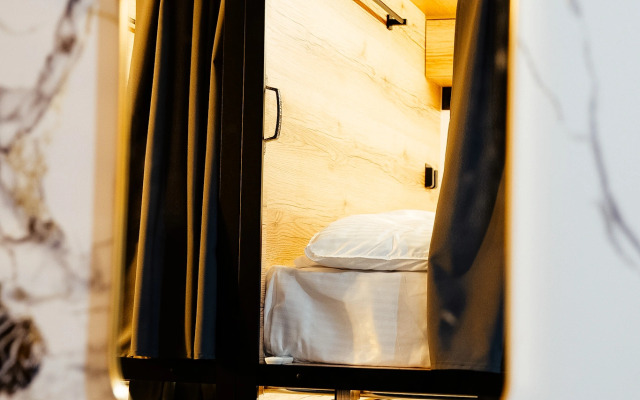 13/77 Hostel