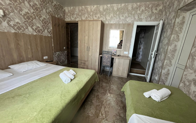 Rich Hotel
