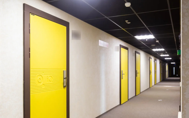 Yarkaya studiya ryadom s naberezhnoj i kondicionerom Flat