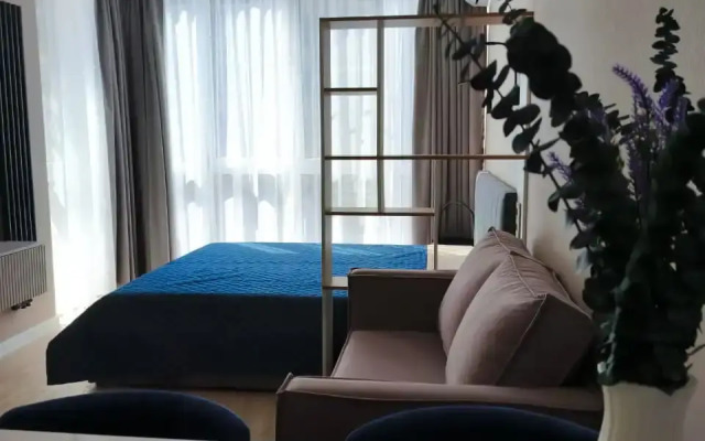 Uyutnaya Svetlaya Studiya S Panoramnymi Oknami Flat