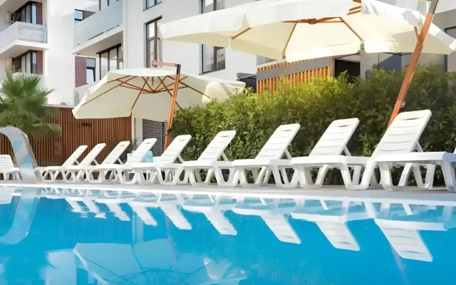 Апартаменты Студия с Балконом и Круглогодичным Бассейном