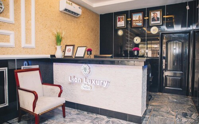Отель Lion Luxury Suites
